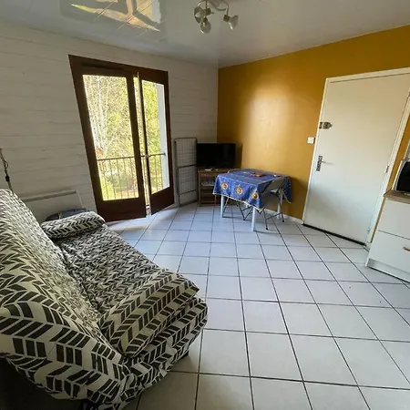 Apartament T2 Au 3 Eme Etage Avec Ascenseur *